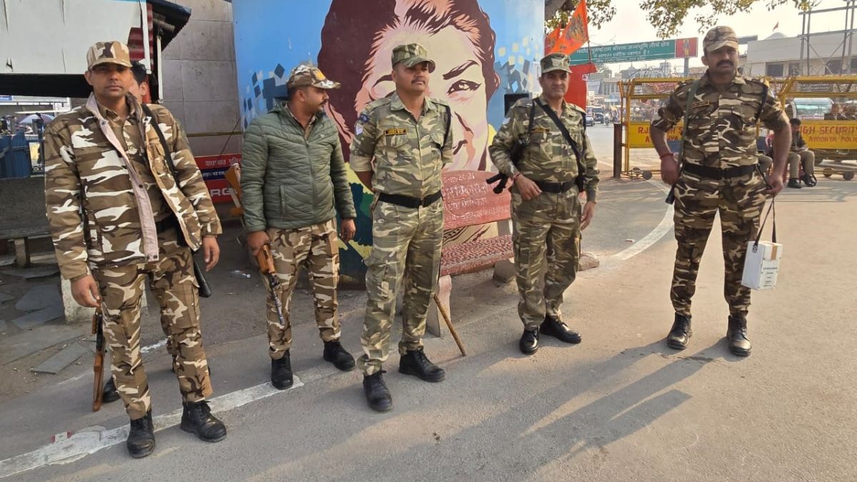 controversial structure was demolished in ayodhya 32 years ago security tight ayodhya before 6th december