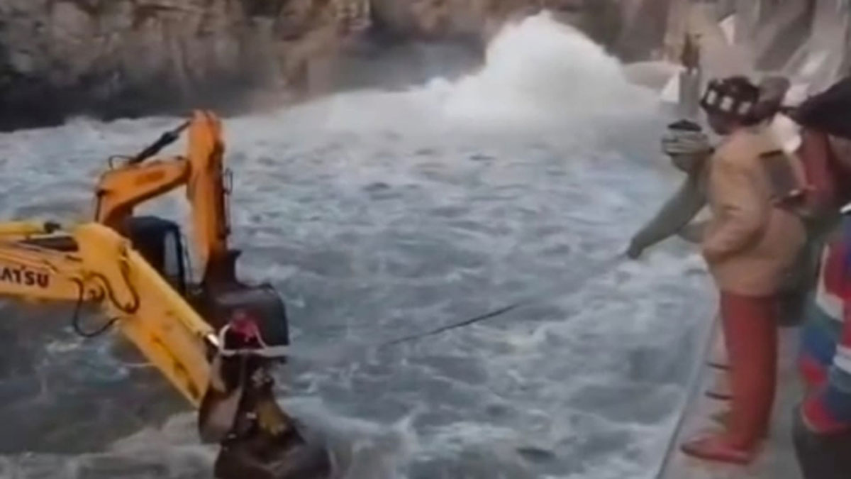 our own people came to the rescue some put up a ladder some put a flexible pipe and saved lives