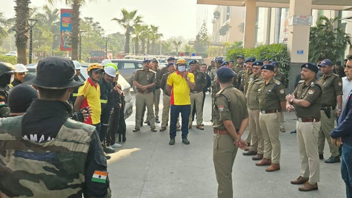 mock drill terrorists enter metro polis mall five killed in encounter