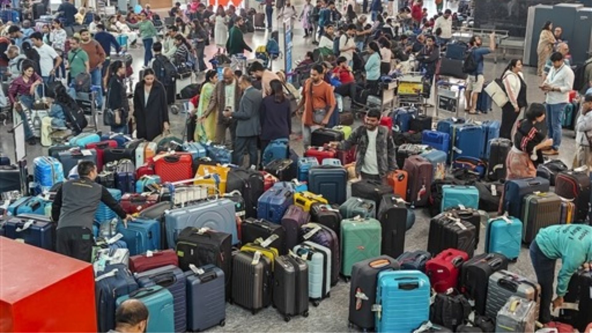 delhi airport chaos 22 flights cancelled dial issues advisory