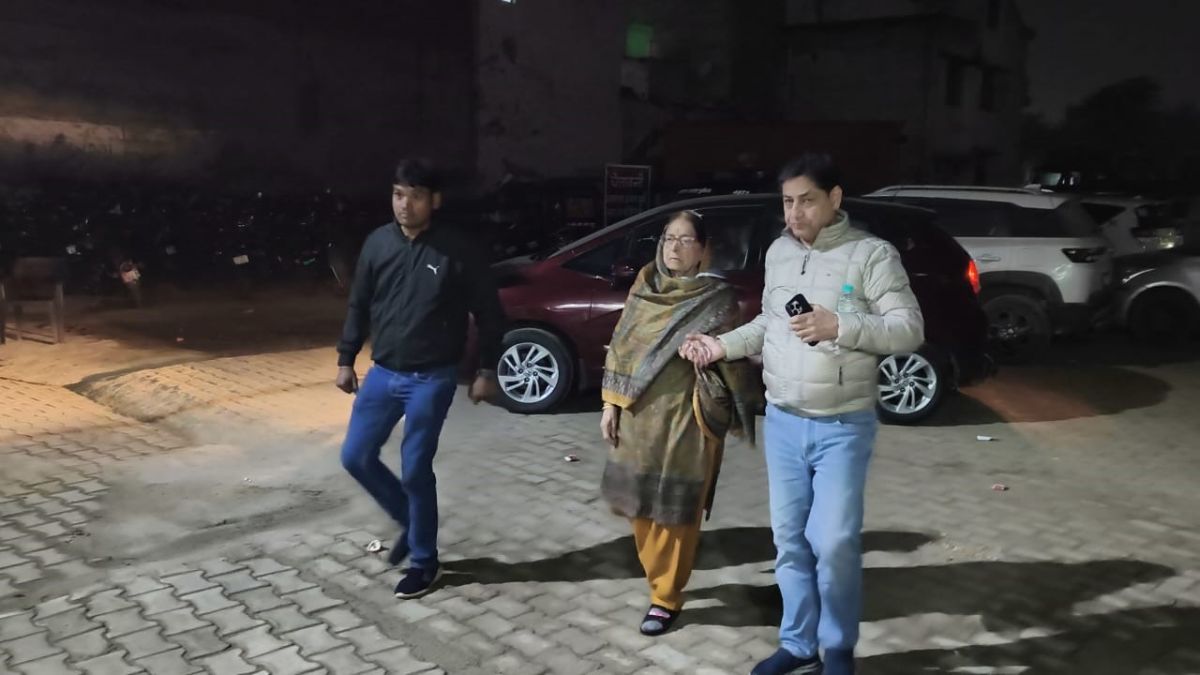 nri woman robbed on highway 4000 stolen