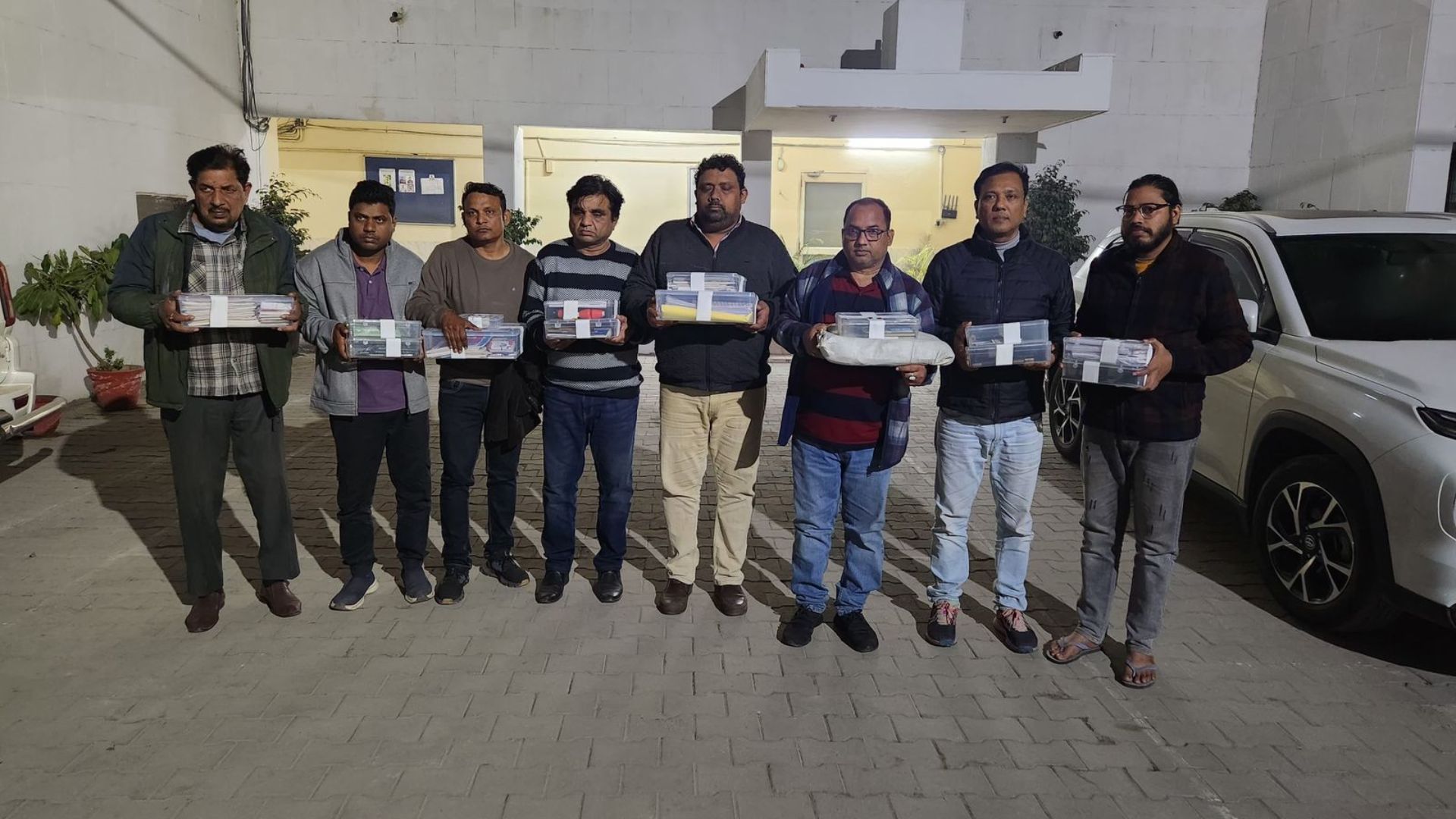 greater noida stf busts gang involved in 100 crore bank fraud