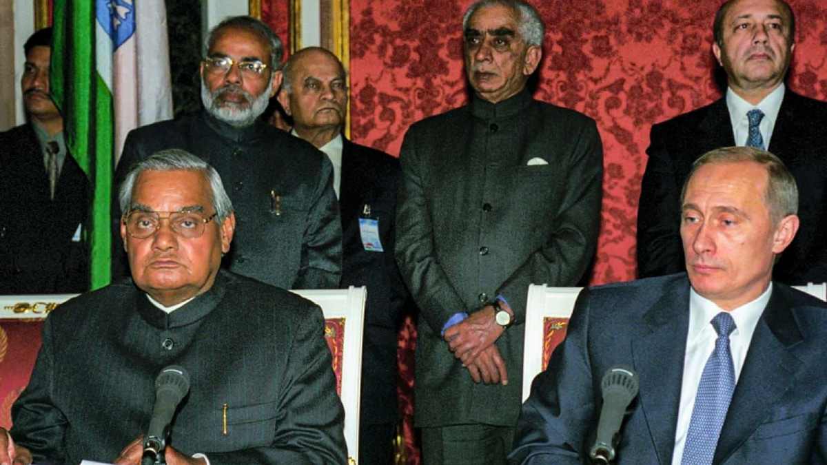 pm modi and putin first meet pics viral 2001 moscow visit with atal bihari vajpayee
