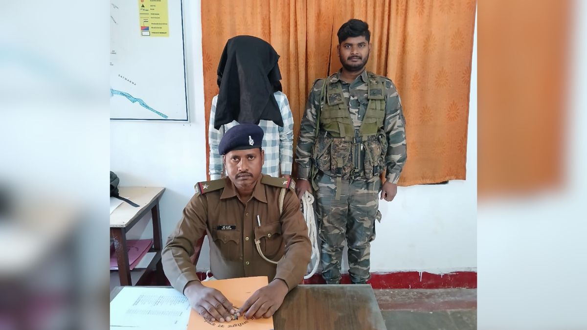 palamu police seizes 360 bottles arrests smuggler in antidrug operation