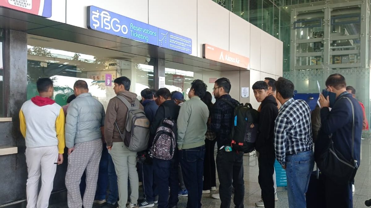 flights delayed and cancelled in up aviation system of indigo collapsed passengers are upset