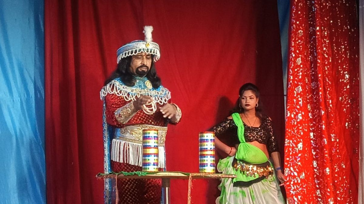mesmerizing magic show at sonpur mela a world of illusions