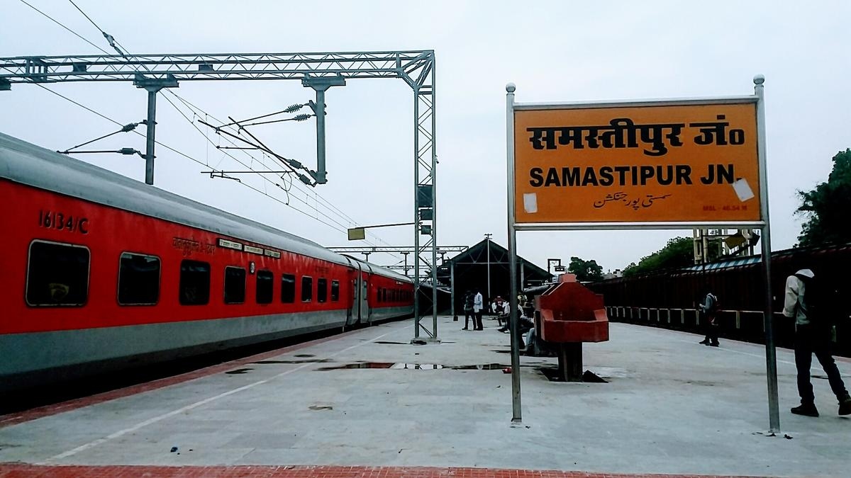 digital locker facility at 14 stations of samastipur rail division