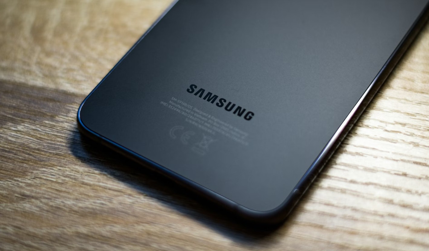 samsung galaxy phones and other devices are now available via instamart for instant delivery