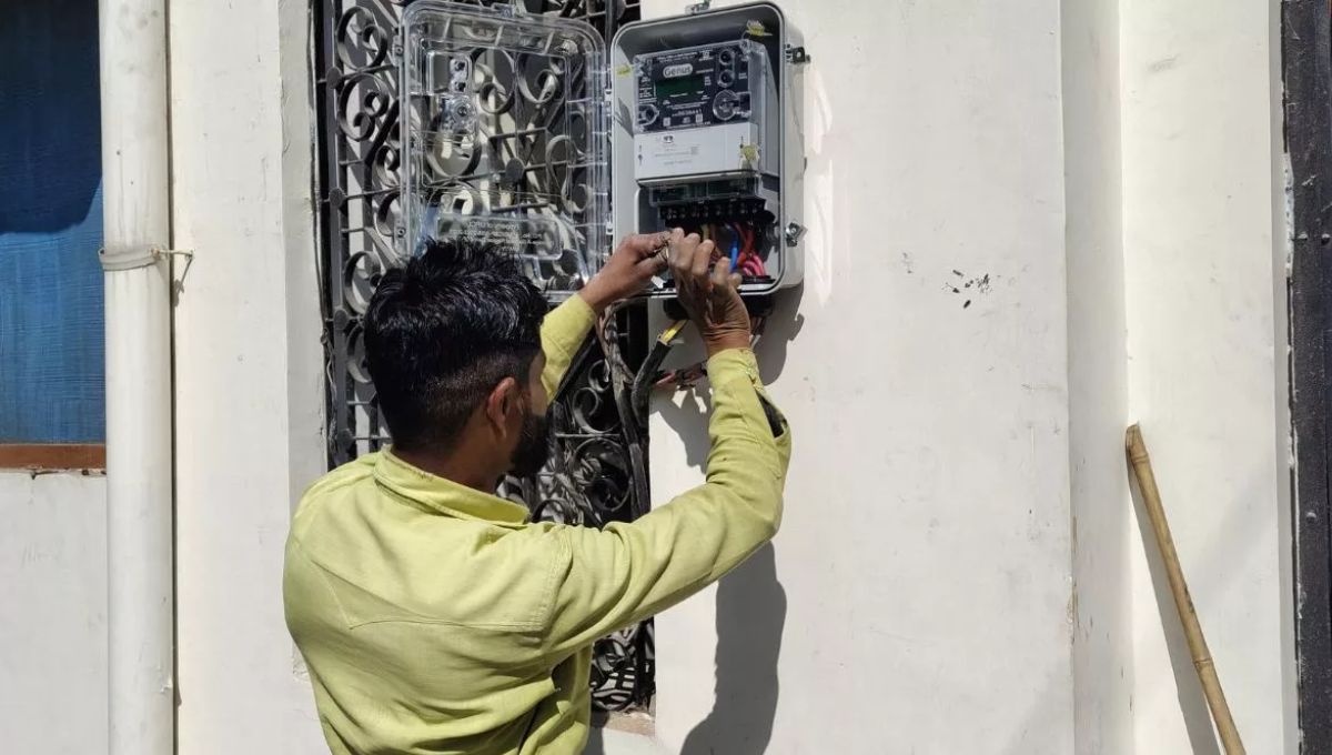 up electricity workers must install smart meters by december 31