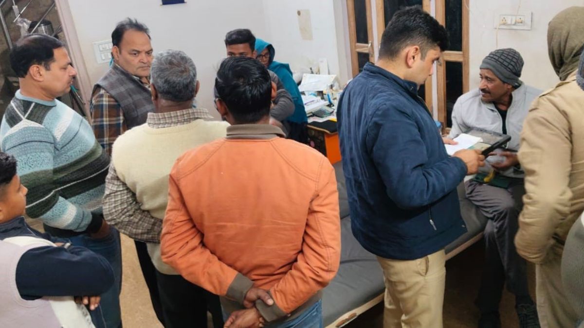 gold trader robbed at gunpoint rs 15 lakh loot gulariya badaun firing terror