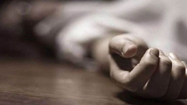 Jaunpur News: नदी किनारे झाड़ियों में मिला अधेड़ का शव, क्षेत्र में फैली सनसनी
