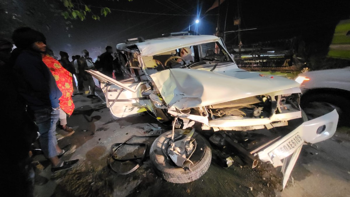 bolero and combine machine collision in ballia driver dies