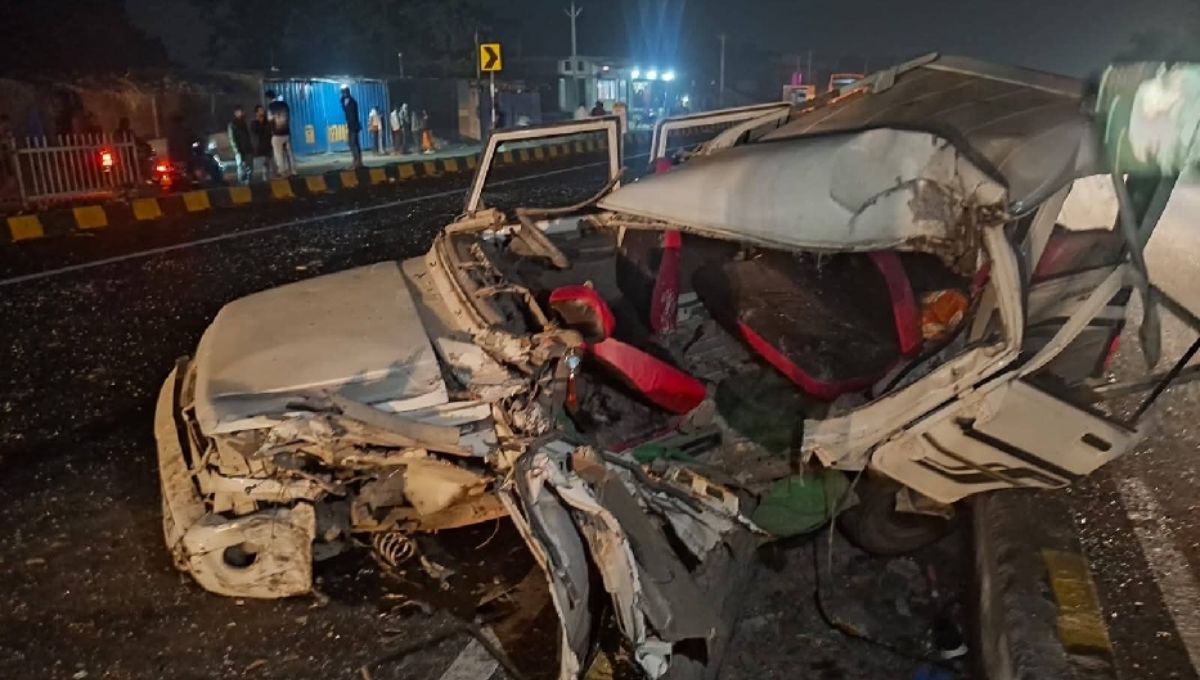 kushinagar accident bolero carrying wedding guests collides with truck 10 injured