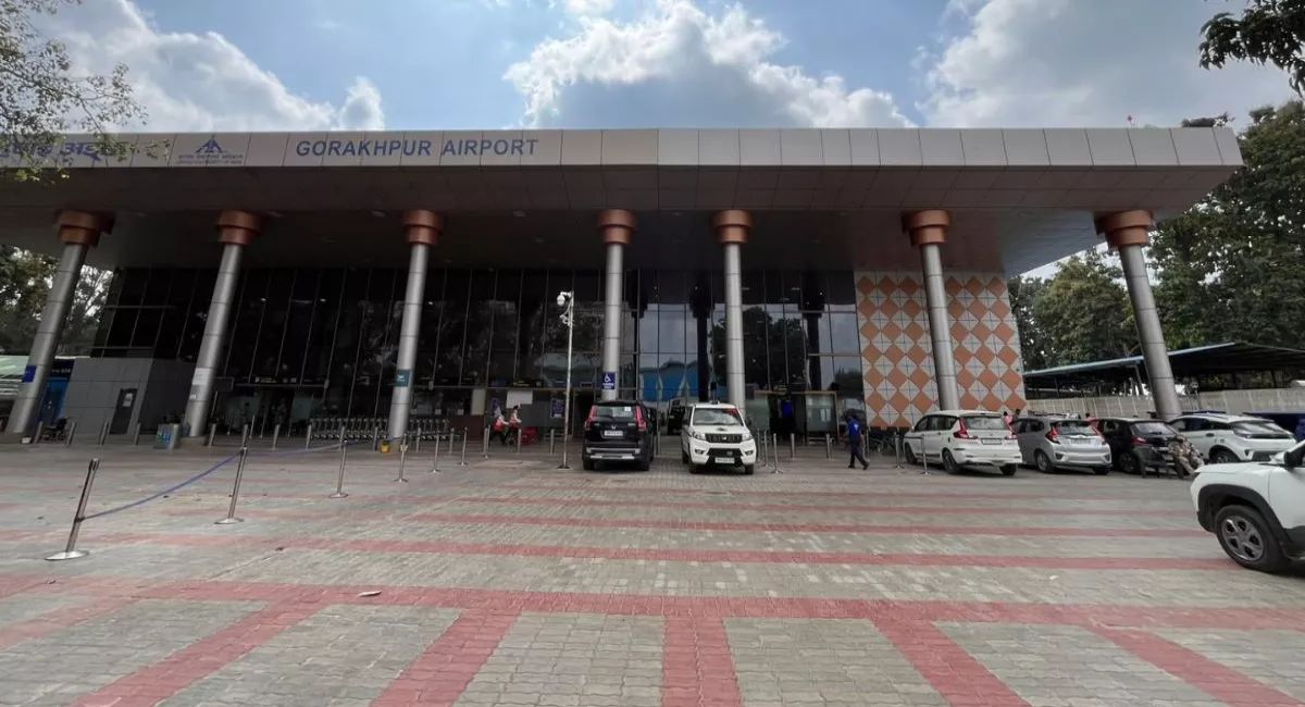 indigo mumbai flight cancelled at gorakhpur airport passengers frustrated
