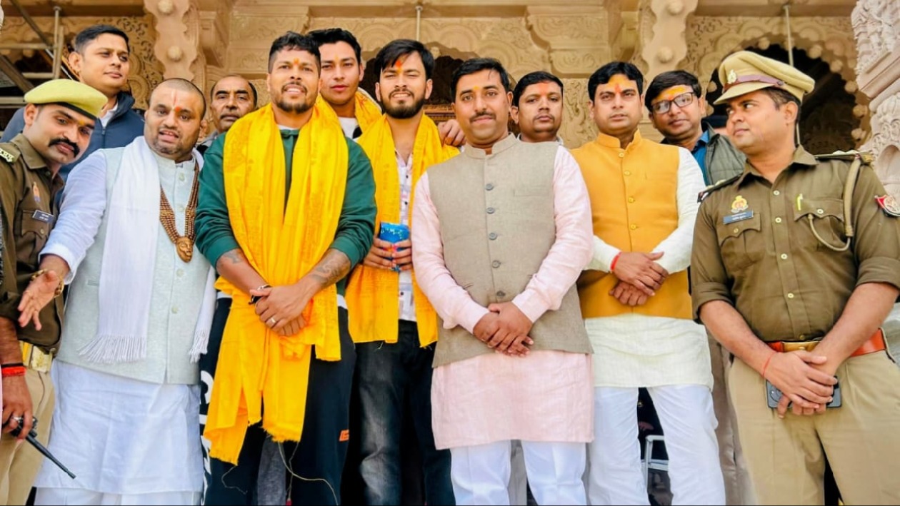 umesh yadav visits ayodhya cricketer ram mandir darshan