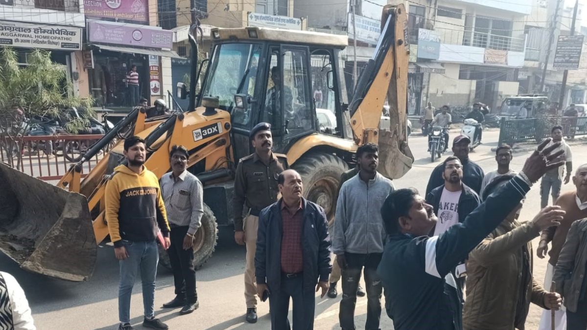 anti encroachment drive by roorkee nagar nigam illegal structures removes