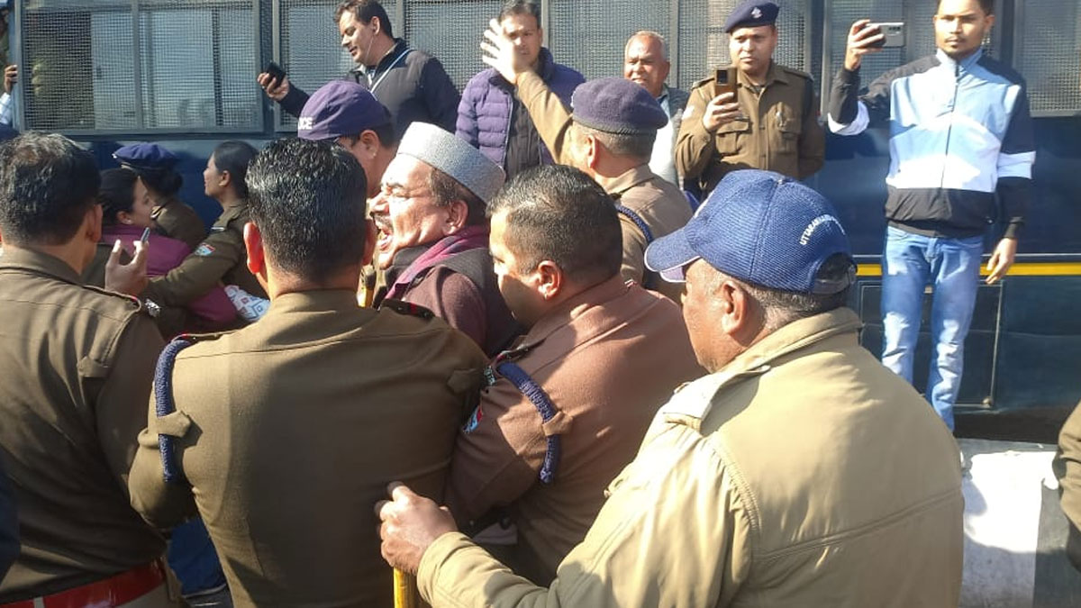 nursing unemployed protest harak singh rawat who came to support was arrested by the police