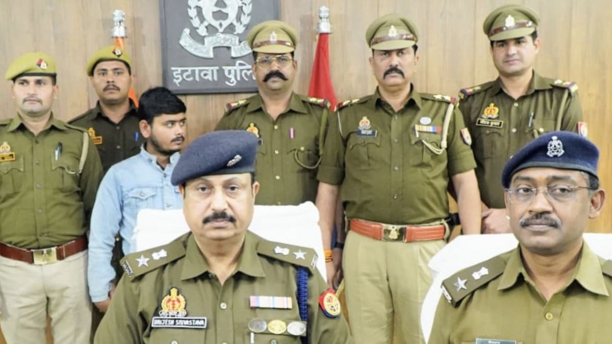 etawah niece and lover arrested for stealing jewelry worth 30 lakhs