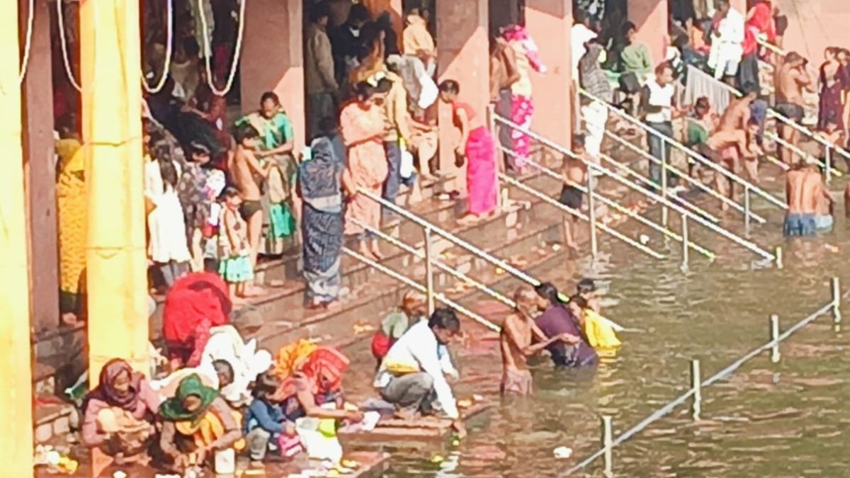 margashirsha purnima 2025 devotees throng ganga ghats in kasganj