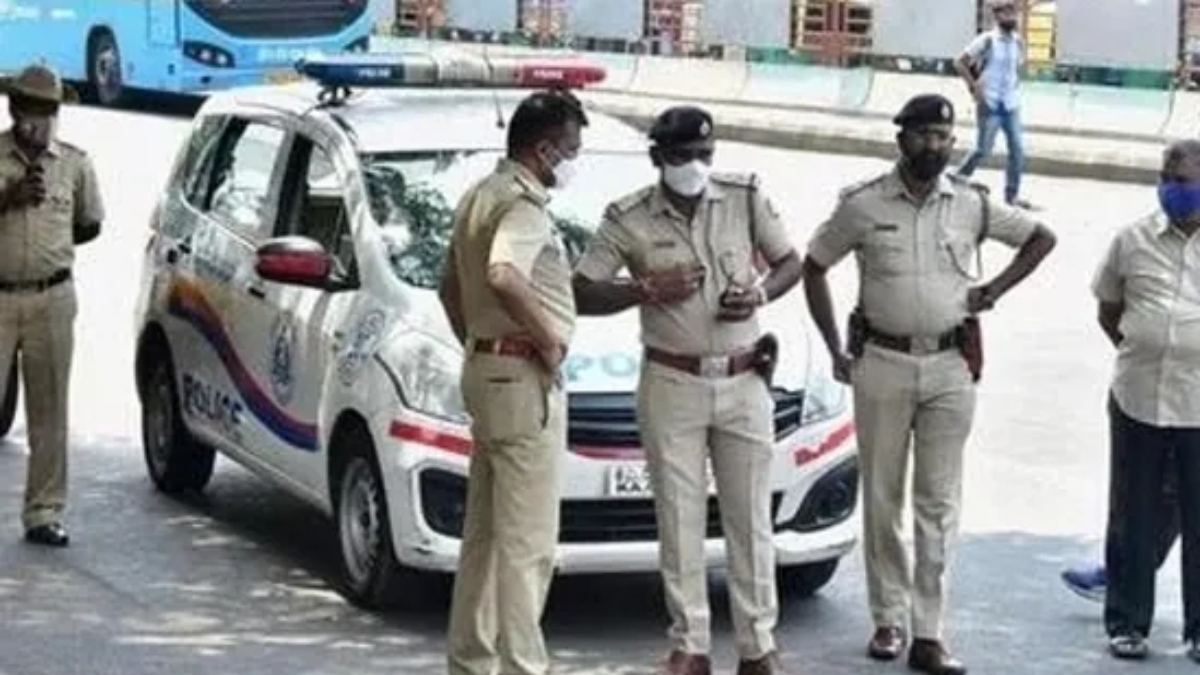 inter state red sandalwood smuggling racket busted in bengaluru goods worth rs 1 crore 75 lakh crore seized 5 arrested