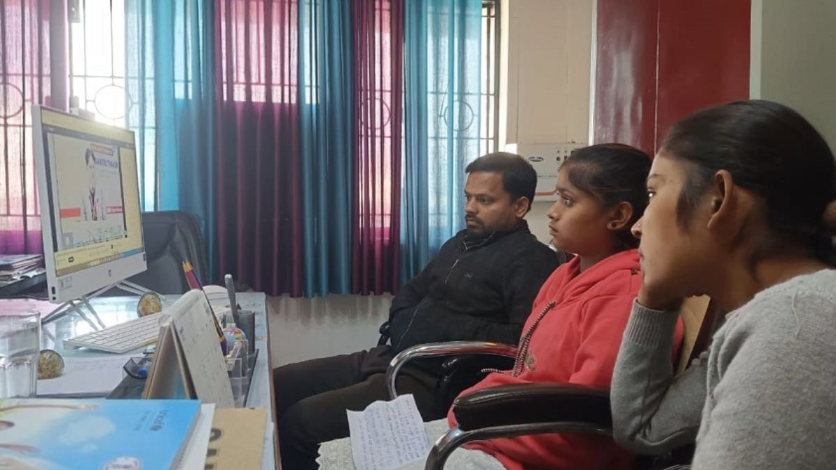 minister praises shivani for opposing child marriage balrampur news