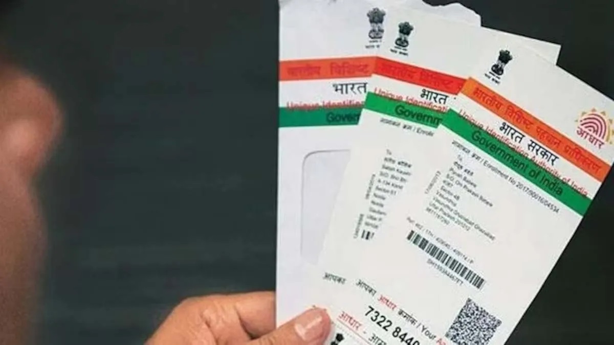 aadhaar card update agra center reopens after 10 days sees huge rush