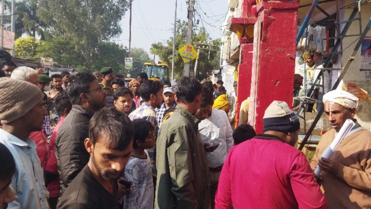 buxar antiencroachment drive nagar parishad clears station road