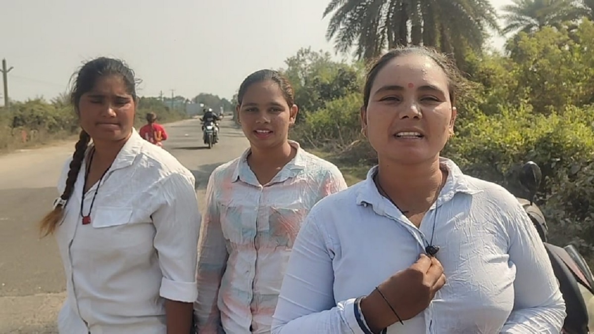 bokaro unidentified young women cause panic asking for money