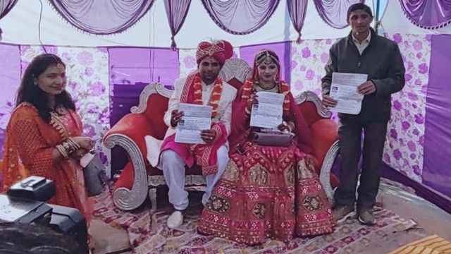 शादी के बंधन में बंधे जोड़े ने नशे के खिलाफ छेड़ी जंग, जयमाल के दौरान दिया ऐसा संदेश; हो रही वाहवाही