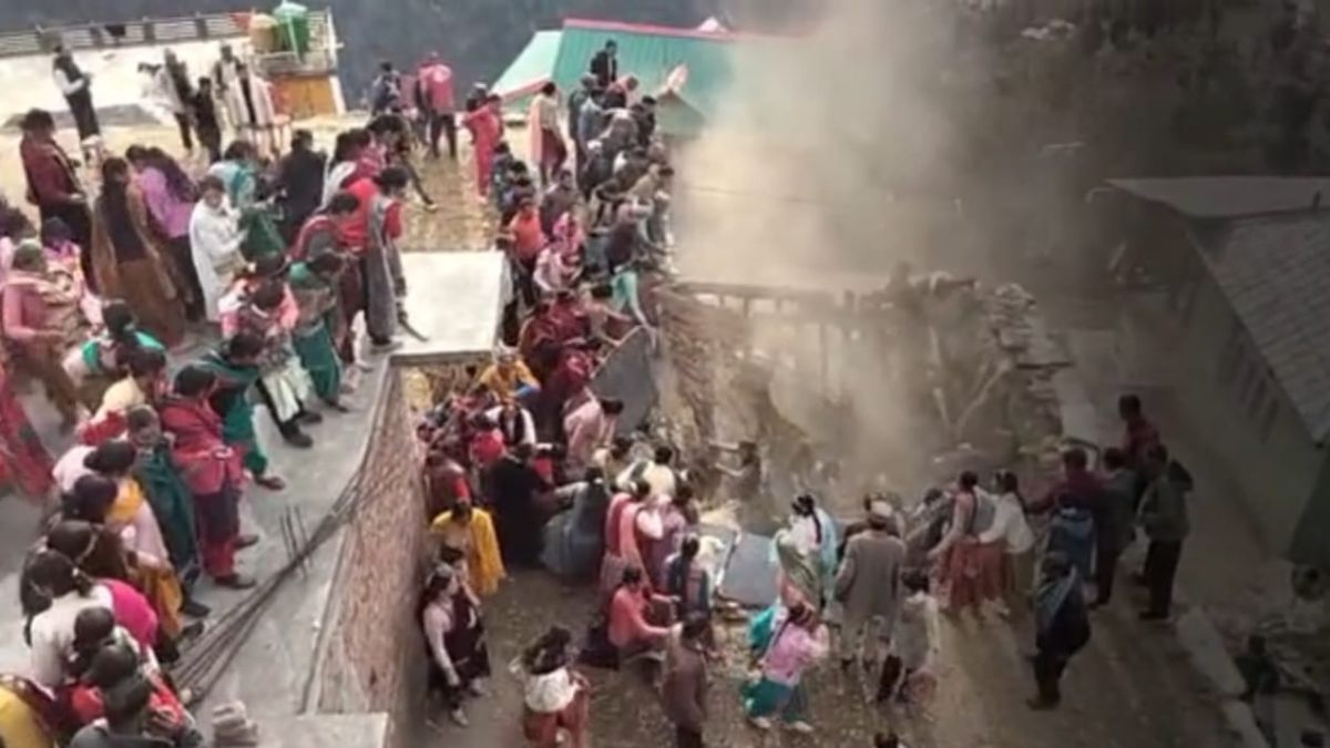 himachal pradesh roof collapses at wedding in chamba injuring 30 women