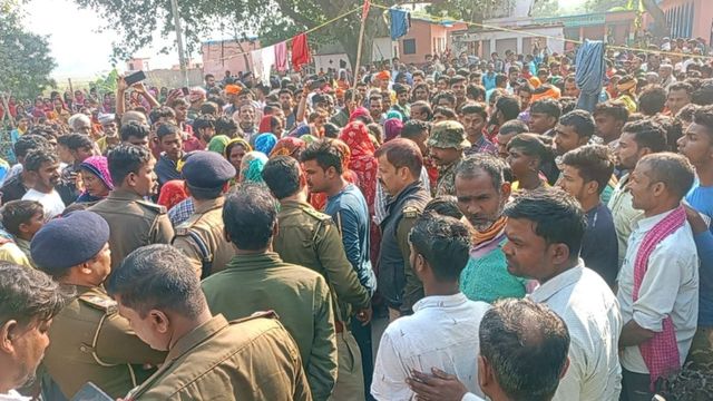 बिहार में लापता छात्र का तालाब से मिला शव, ग्रामीणों ने टीचरों को बनाया बंधक
