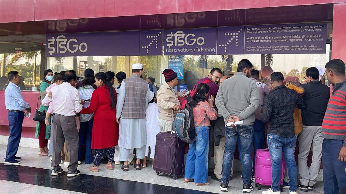indigo chaos passengers anger erupts slogans raised at airport