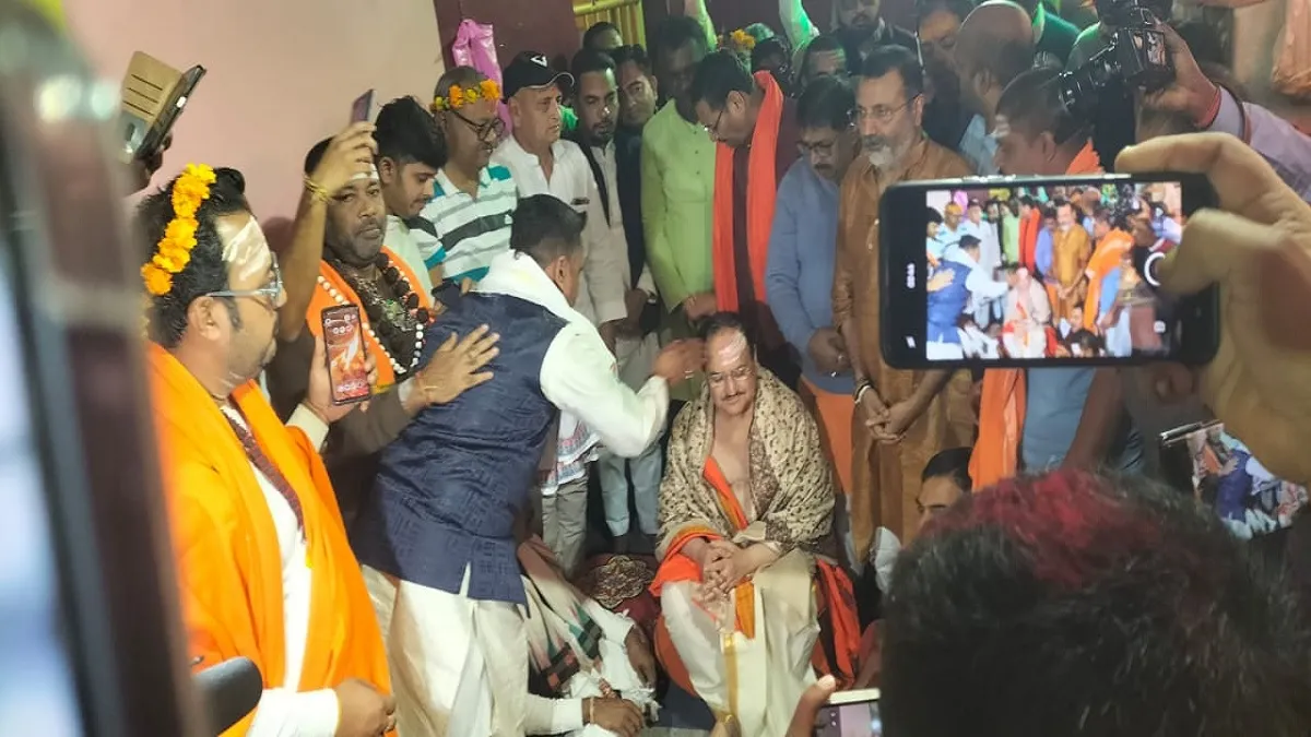 Deoghar में भाजपा अध्यक्ष जेपी नड्डा बाबा बैद्यनाथ के दरबार में लगाया ध्यान, बाबूलाल, अर्जुन और निशिकांत भी रहे साथ