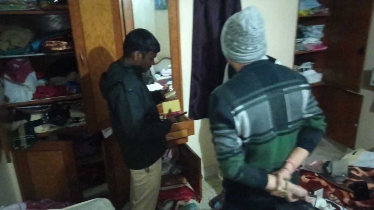 jamshedpur theft at jugsalai apartment jewelry worth 20 lakhs stolen
