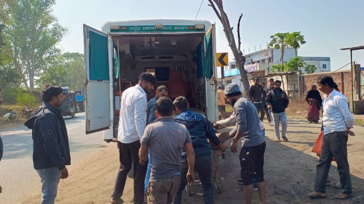 truck driver dies in tire blast in chandwa jharkhand