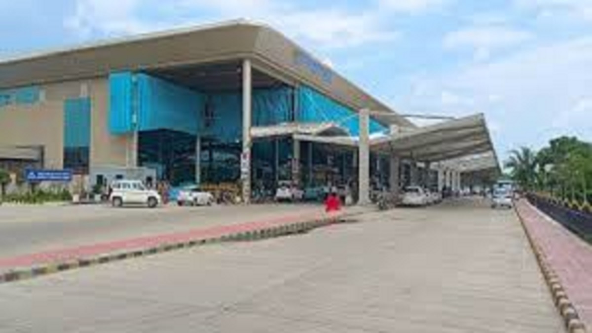 prayagraj airport indigo flights cancelled leaving passengers stranded