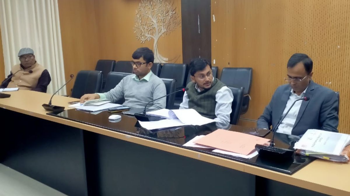 district magistrate has taken strict action regarding the doctor patient relative dispute at skmch and has formed a five member inquiry committee