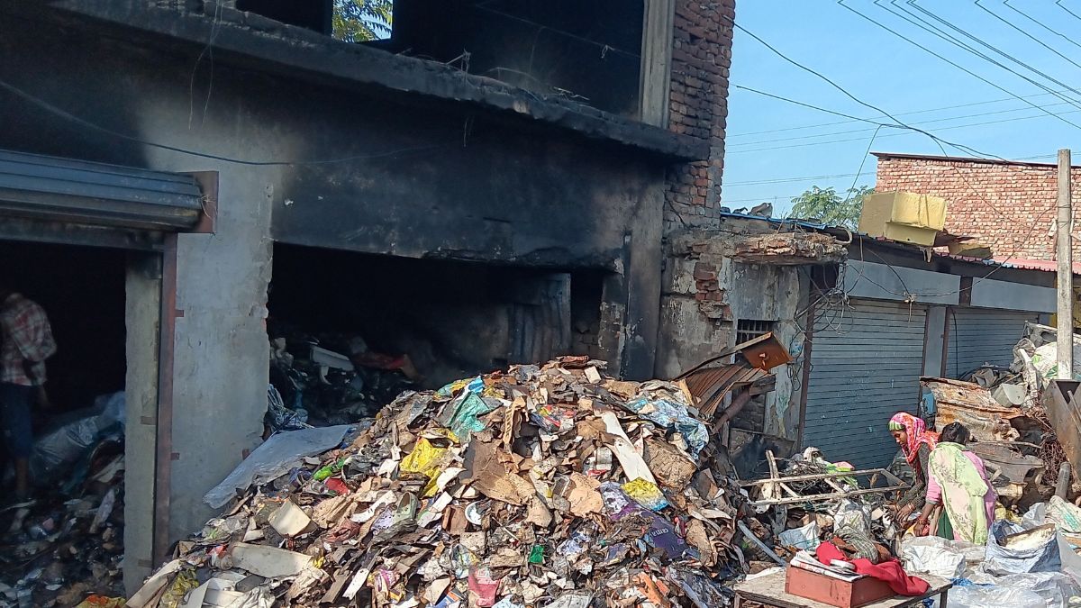 himachal pradesh una mehapur fire in shop heavy loss reported