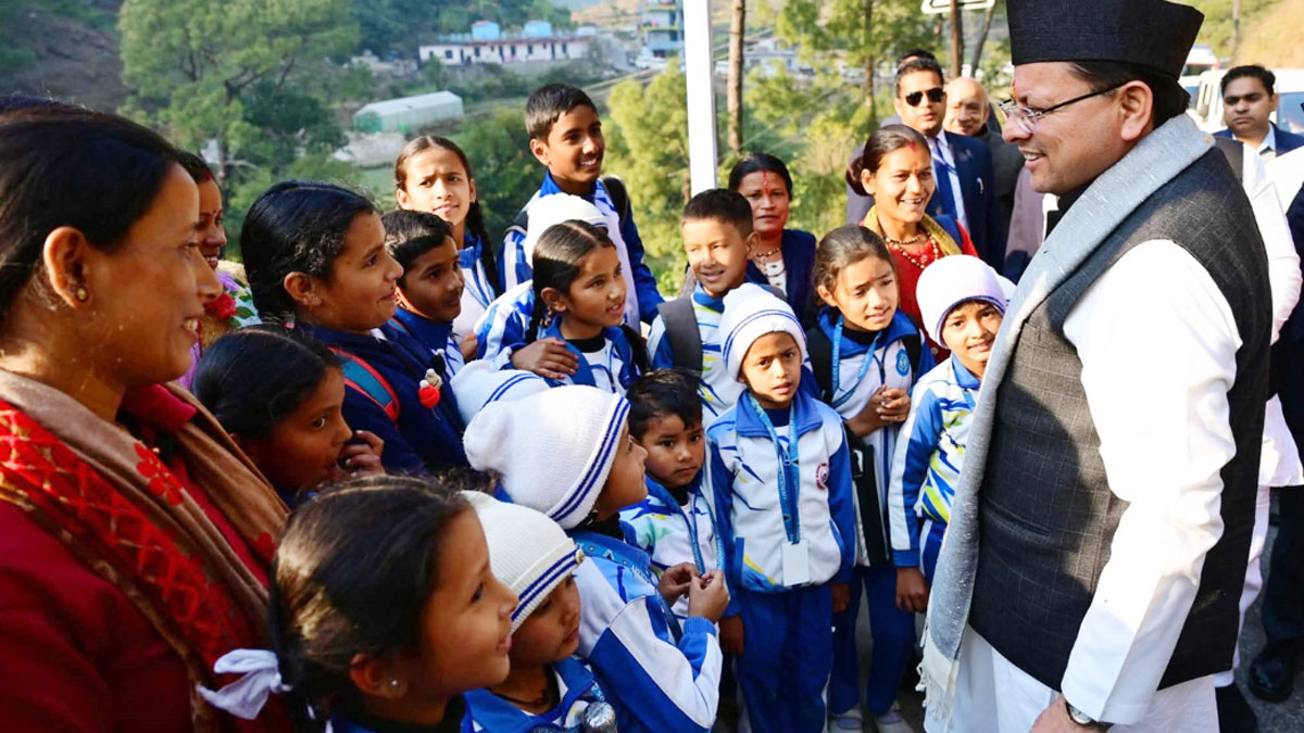 cm dhami met children returning from school in bageshwar