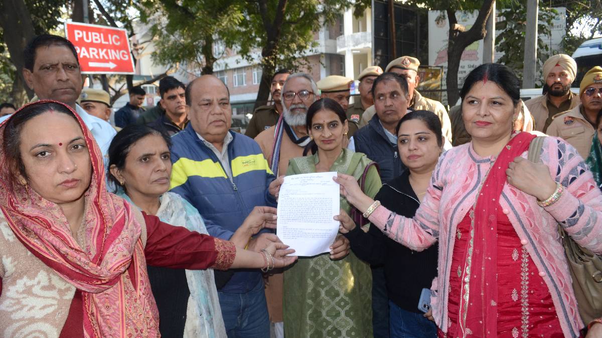 anganwadi workers protest in karnal for fair wages and job security