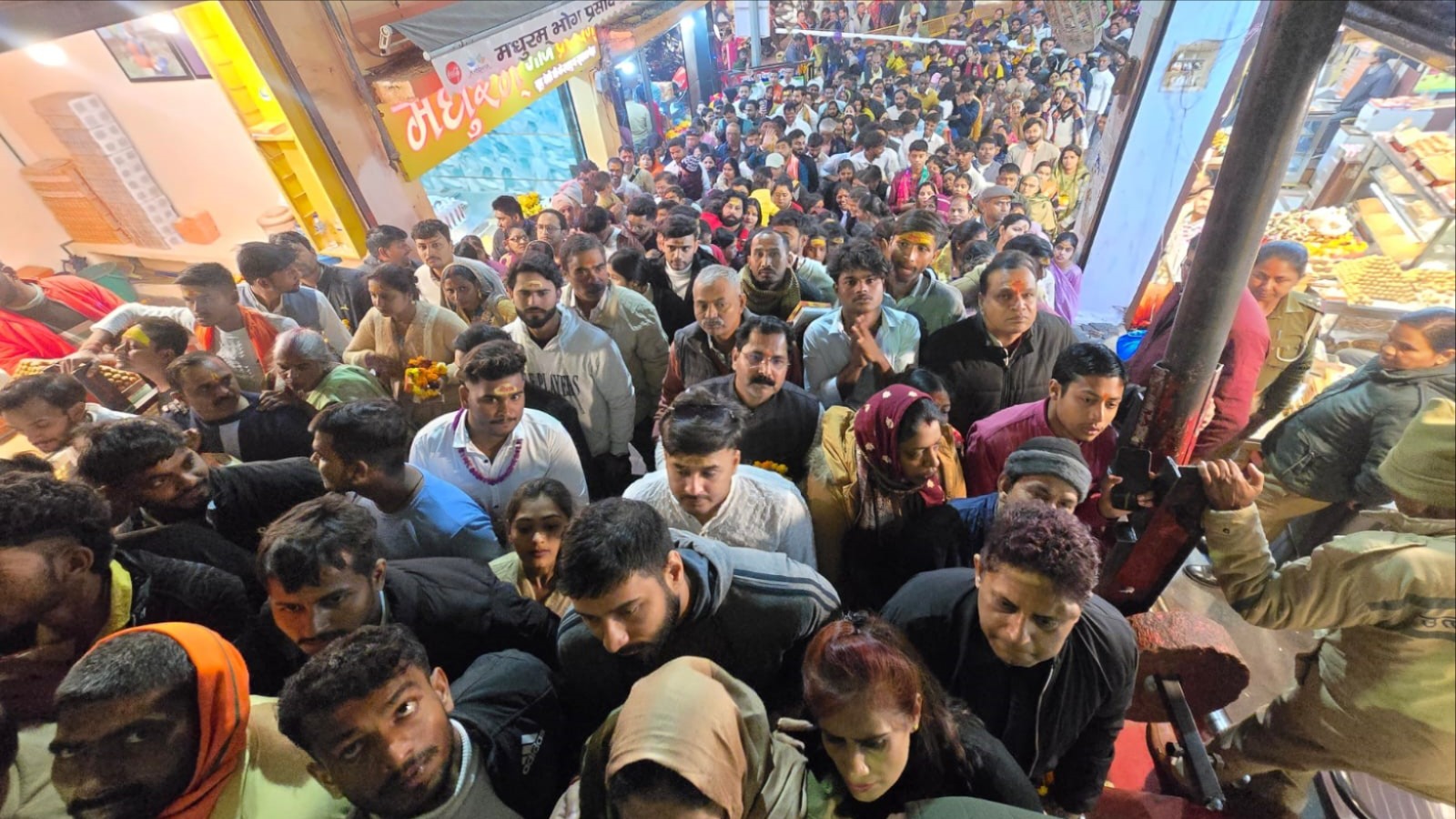 ayodhya hanumangarhi temple massive crowd causes chaos