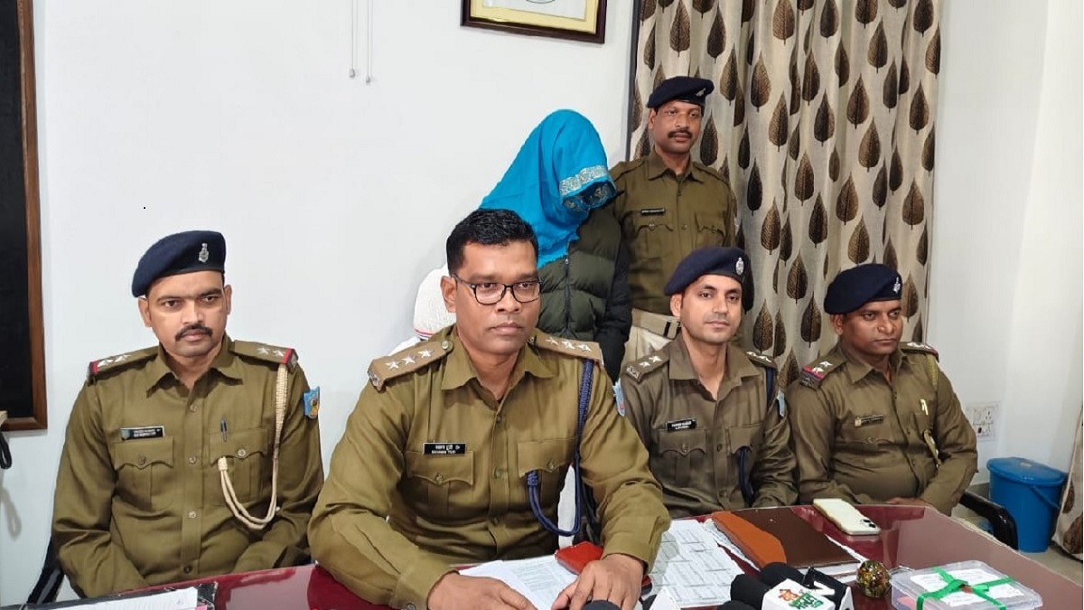 cyber fraud case one arrested in deoghar for 17 lakhs online scam