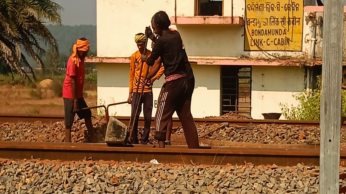bandamunda railway track inspection after sleeper damage report