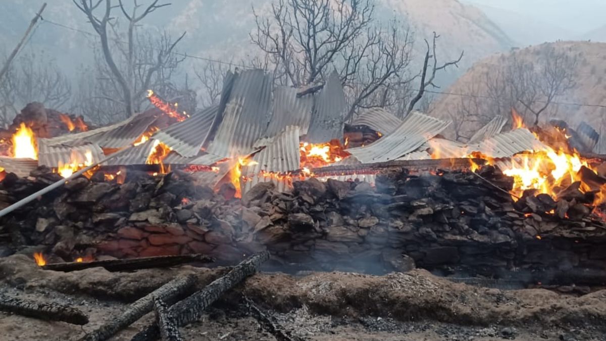 family escapes burning house in midnight fire