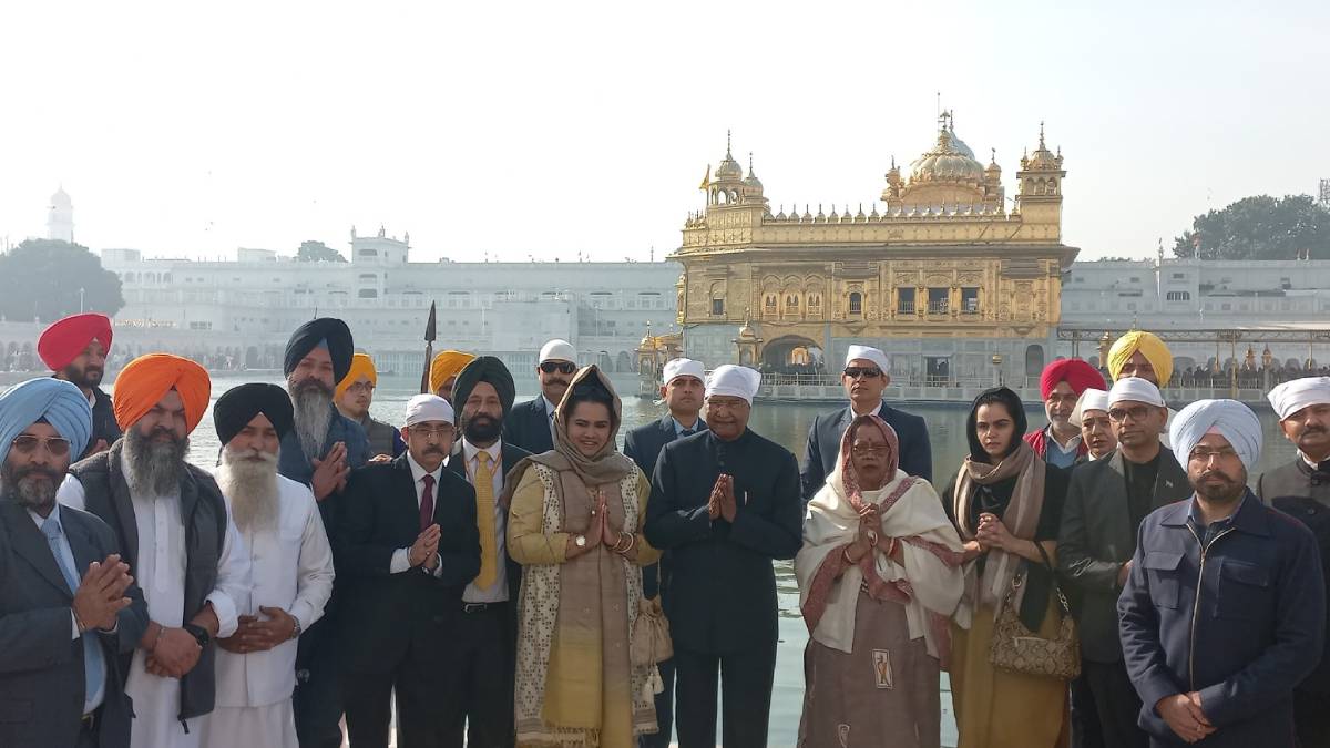 ram nath kovind visits golden temple with family seeks blessings for humanity