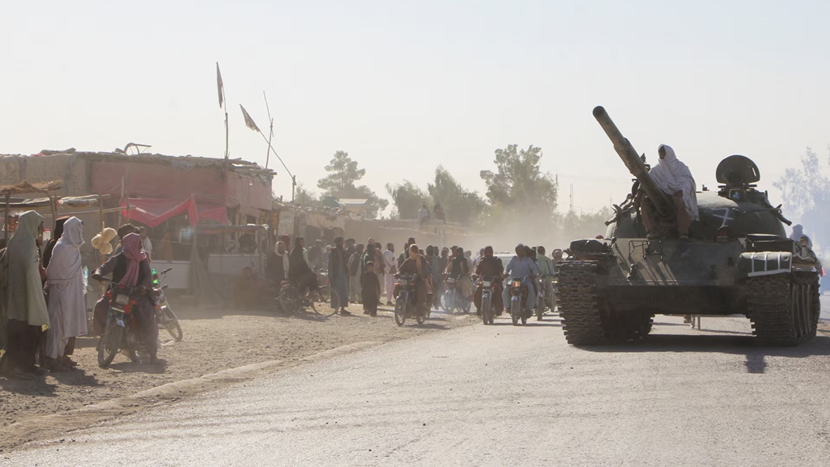 heavy firing on pakistan afghanistan border tension escalates