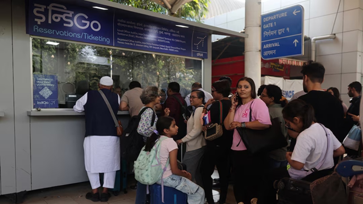 indigo crisis passengers in mumbai are in a fix having reached their destination but lost their luggage