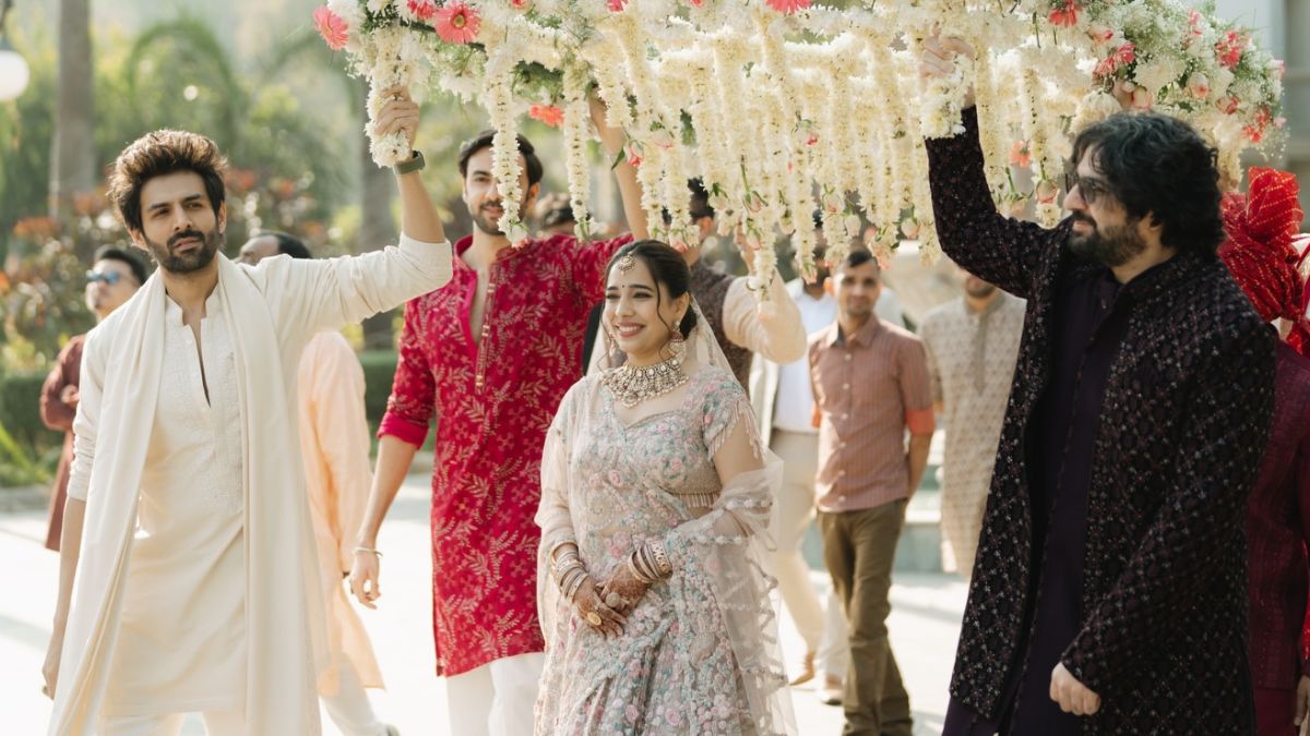 emotional kartik aaryan pens sweet note for sister kritikas wedding shares beautiful bridal photos