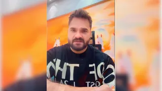 इंस्टाग्राम पर लाइव आए खेसारी लाल यादव। (फोटो- इंटरनेट)