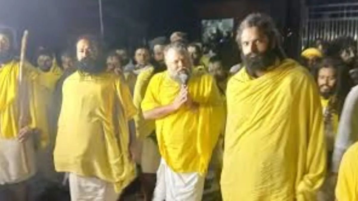 saint premanand maharaj parikrma in govardhan giriraj ji maharj mathura news